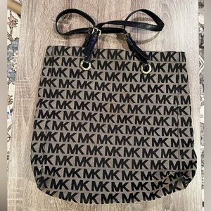 Michael Kors l Authentic l Signature Tan Canvas Oversized Tote Bag Purse Logo